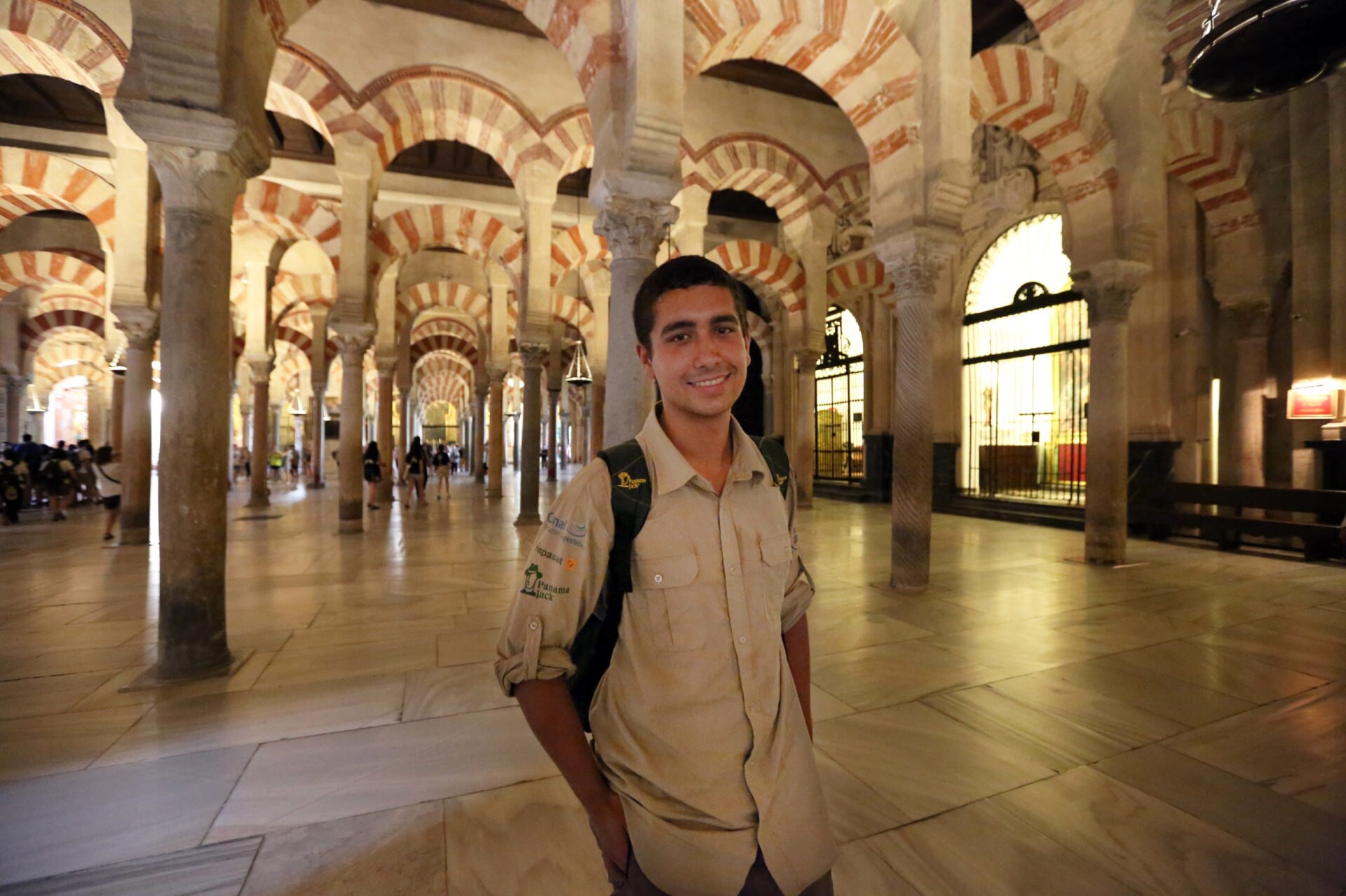 Manuel Ruiz, expedicionario de Córdoba, durante la visita de la Ruta BBVA a la mezquita