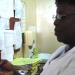 Nurse_in_Ghana_using_mobile_phone