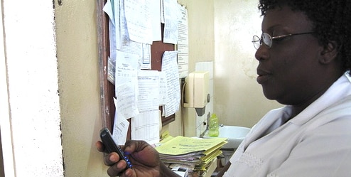 Nurse_in_Ghana_using_mobile_phone