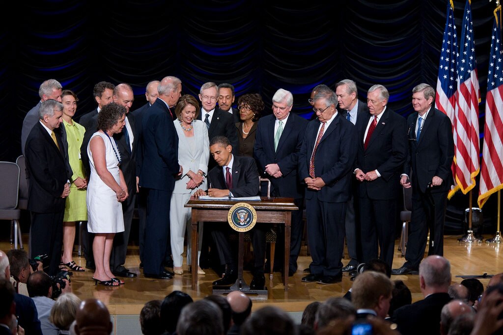 Obama firma la Ley Dodd-Frank