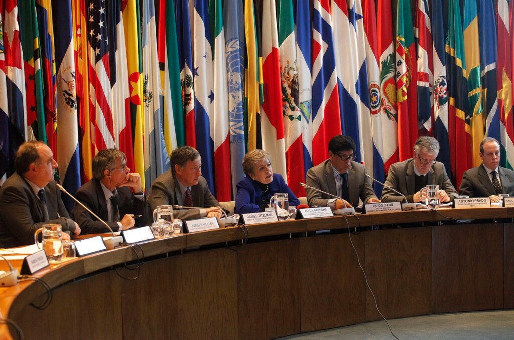 Fotografía de la rueda de prensa en la que la Cepal presentó las nuevas proyecciones económicas para América Latina Fotografía cortesía de la Cepal
