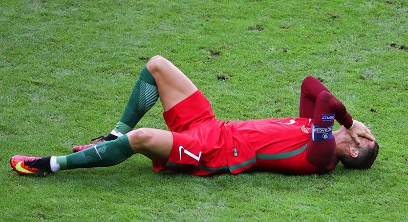 Cristiano Ronaldo, lesionado en la final de la Eurocopa entre Portugal y Francia Cristiano Ronaldo, lesionado en la final de la Eurocopa entre Portugal y Francia