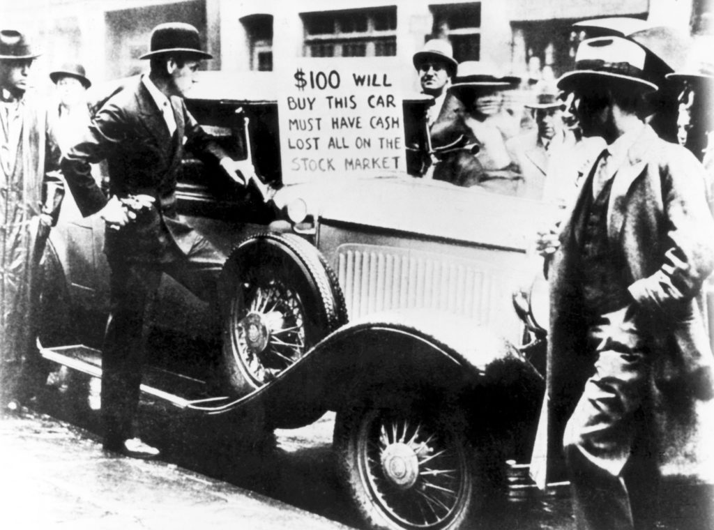 Nueva York, 25/10/1929 - Después del martes negro, se ofrece un automóvil por dinero en efectivo, ya que su dueño había perdido todo su capital en la bolsa de valores. EFE Automóvil en venta - Nueva York, 25/10/1929