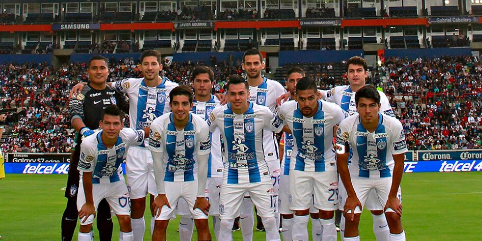 Los jugadores del Pachuca posan antes de comenzar un partido de la Liga BBVA Bancomer MX | Foto: LigaBancomerMX