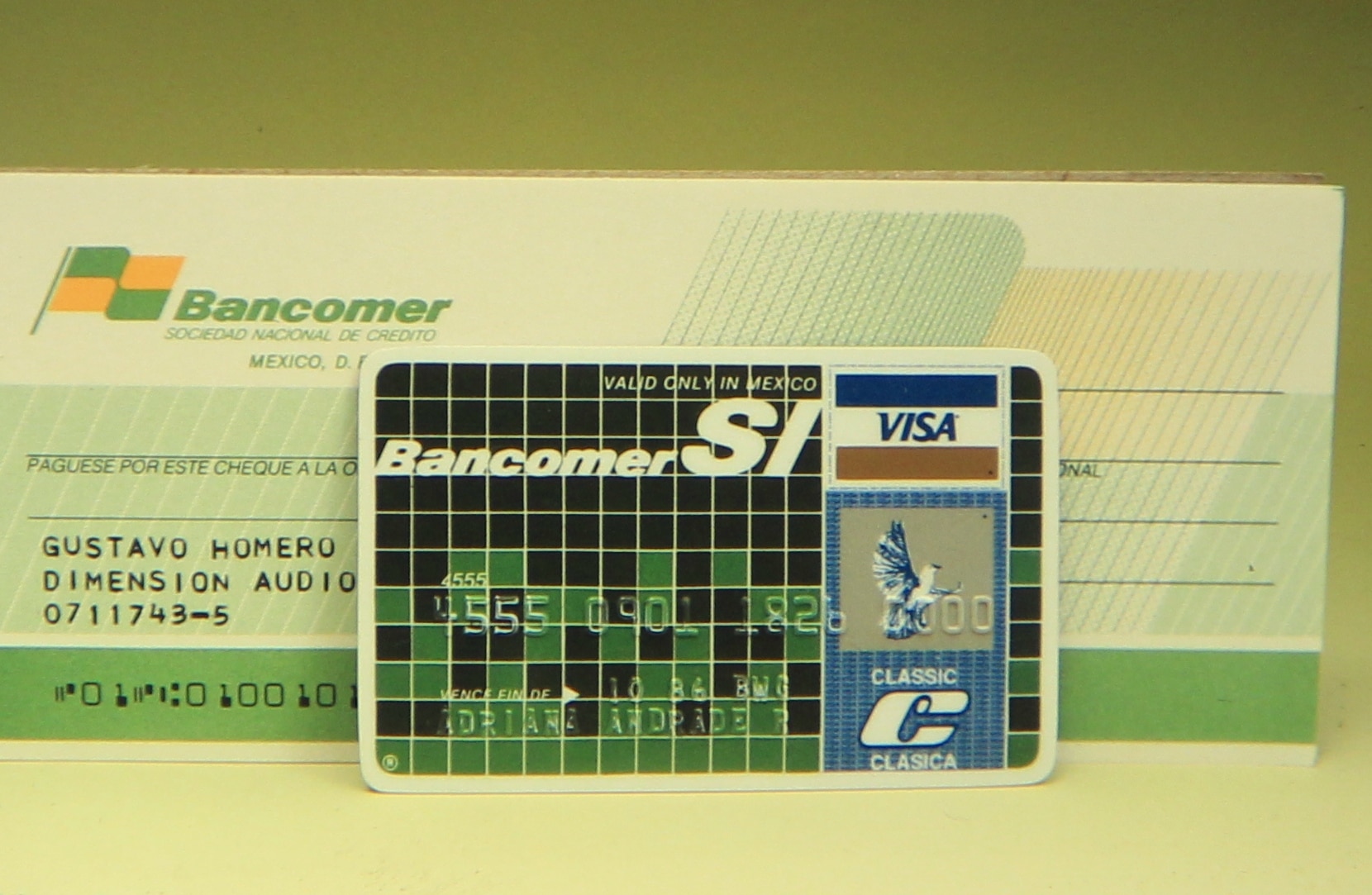1985 sale al mercado Bancomer Si, la primera tarjeta de débito en el mercado mexicano 1985 sale al mercado Bancomer Si, la primera tarjeta de débito en el mercado mexicano