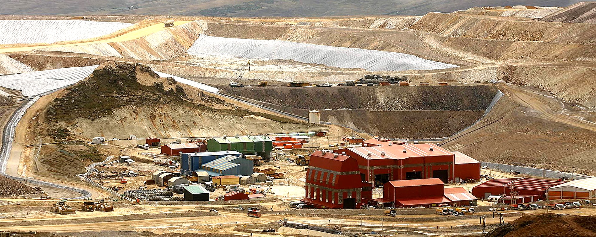 Foto de campo minero en Perú. La minería sostiene el crecimiento de acuerdo a último informe de BBVA Research.