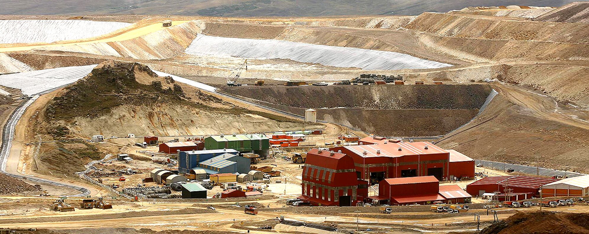 La minería sigue siendo uno de los soportes del crecimiento en Perú. Foto de campo minero en Perú. La minería sostiene el crecimiento de acuerdo a último informe de BBVA Research.