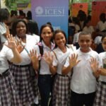 Fotografía de Niños y jóvenes estudiantes de Quibdo, Chocó en busca de becas en Feria Edupazcífico