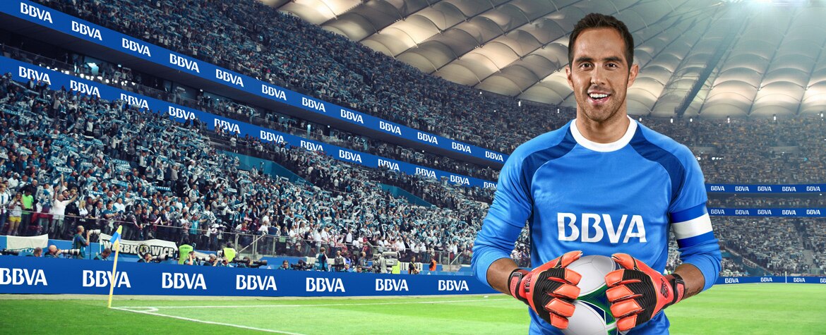 Claudio Bravo, portero chileno y embajador de BBVA Chile