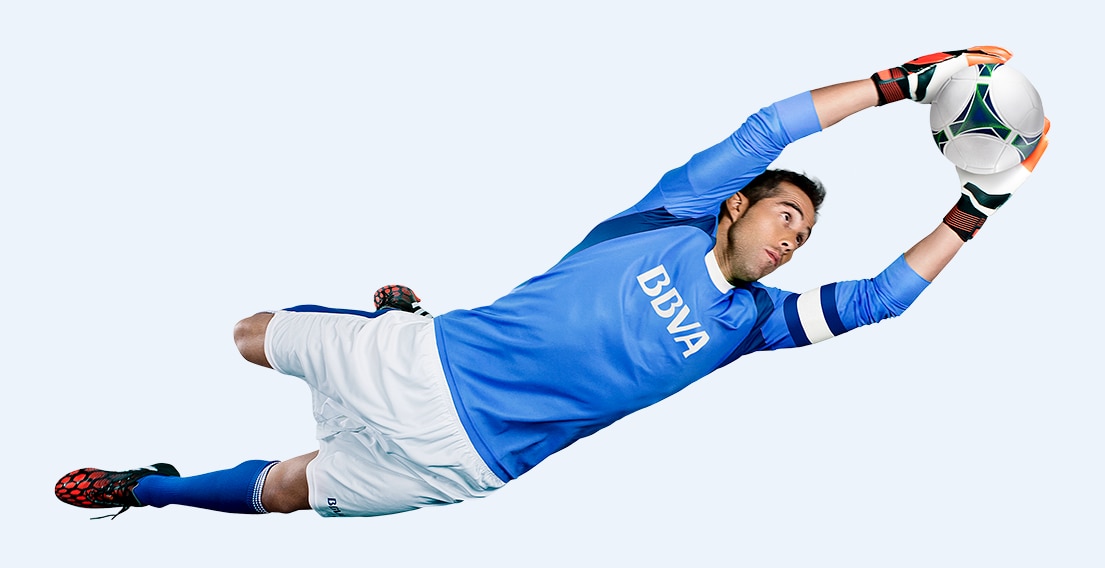 Claudio Bravo, portero chileno y embajador de BBVA Chile