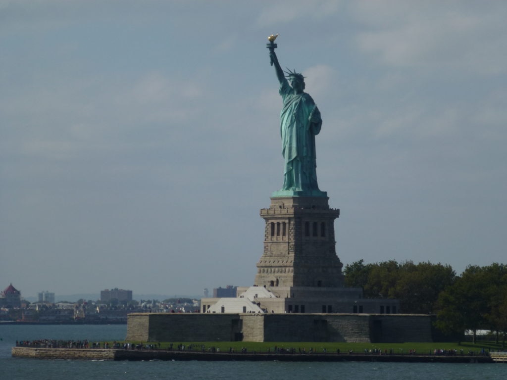Estatua de la libertad desde el ferry Fotografía de la Estatua de la libertad desde el ferry por Miriam Blanco