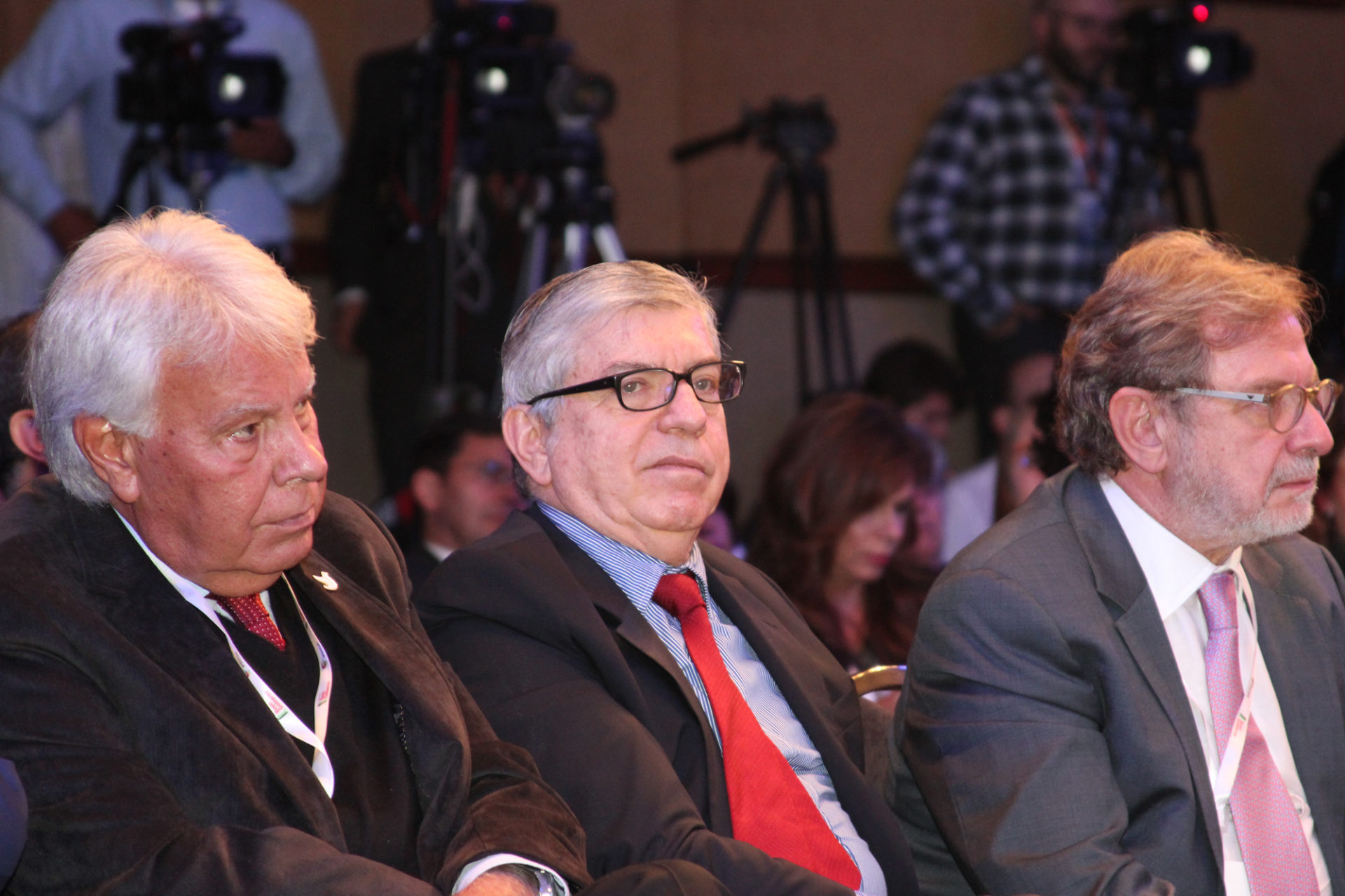 Fotografía de Felipe González, Cesar Gaviria y Juan Luis Cebrian