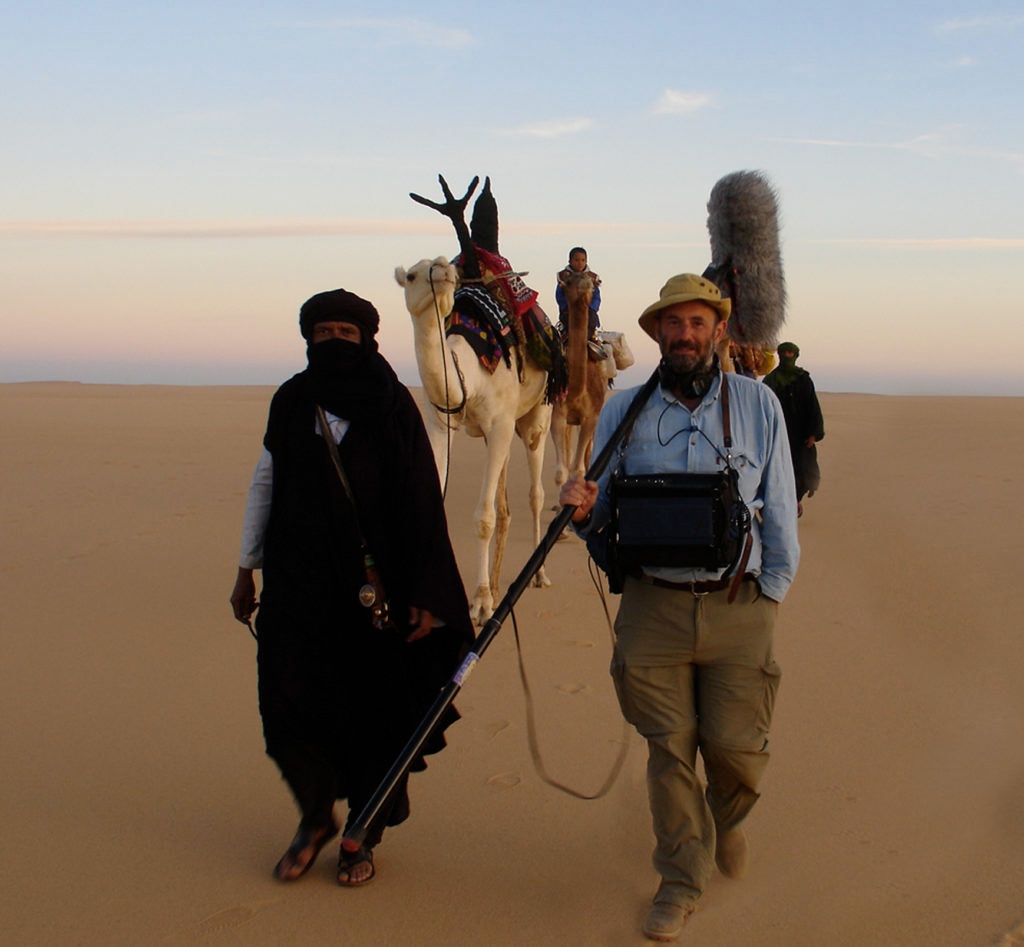 Imagen de Carlos de Hita, Premio Fundación BBVA a la Difusión del Conocimiento en Conservación de la Biodiversidad, en el Sáhara