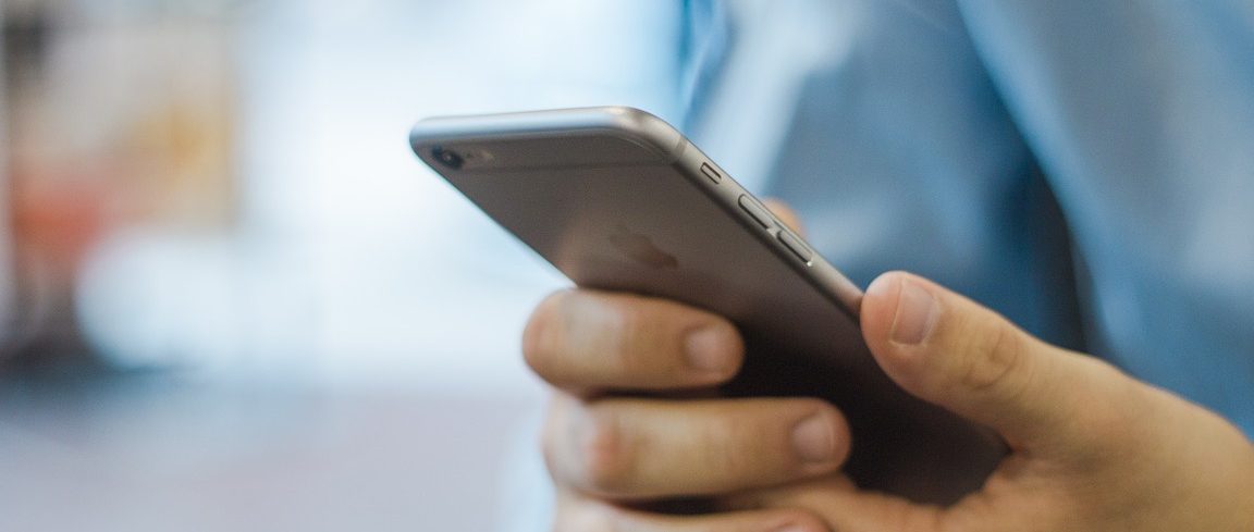 iphone smartphone millennials juventud bbva