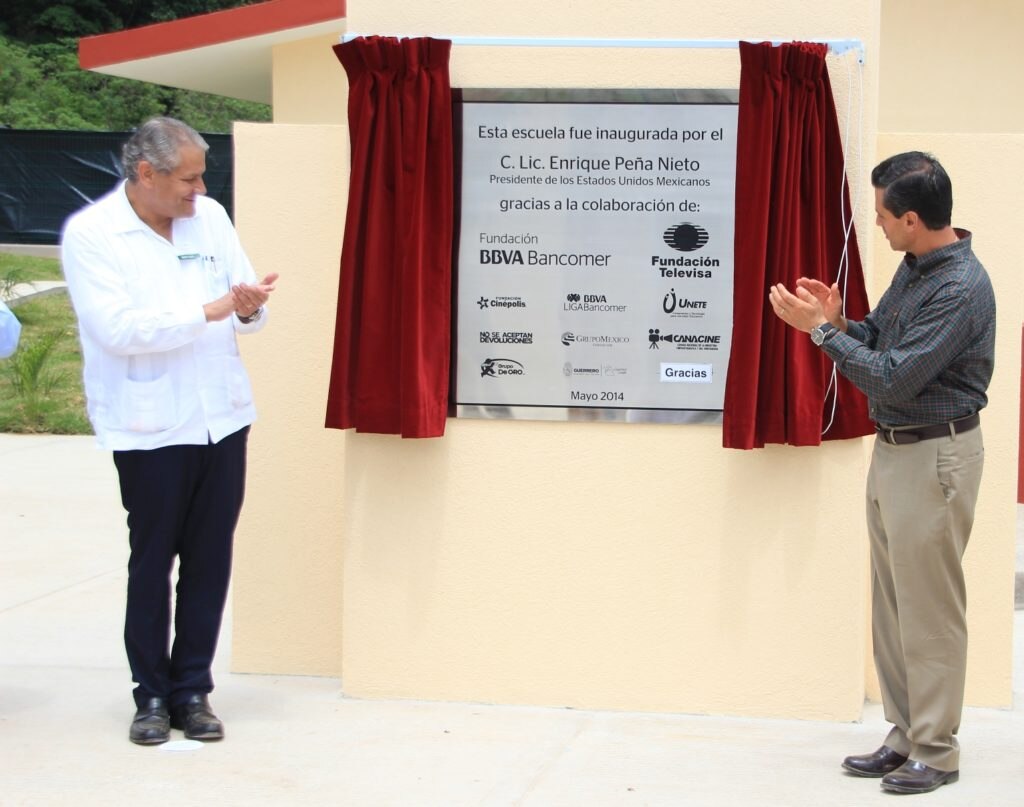 Entrega de escuela en La Pintada
