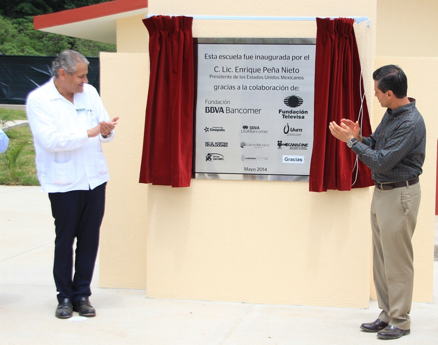 Entrega de escuela en La Pintada