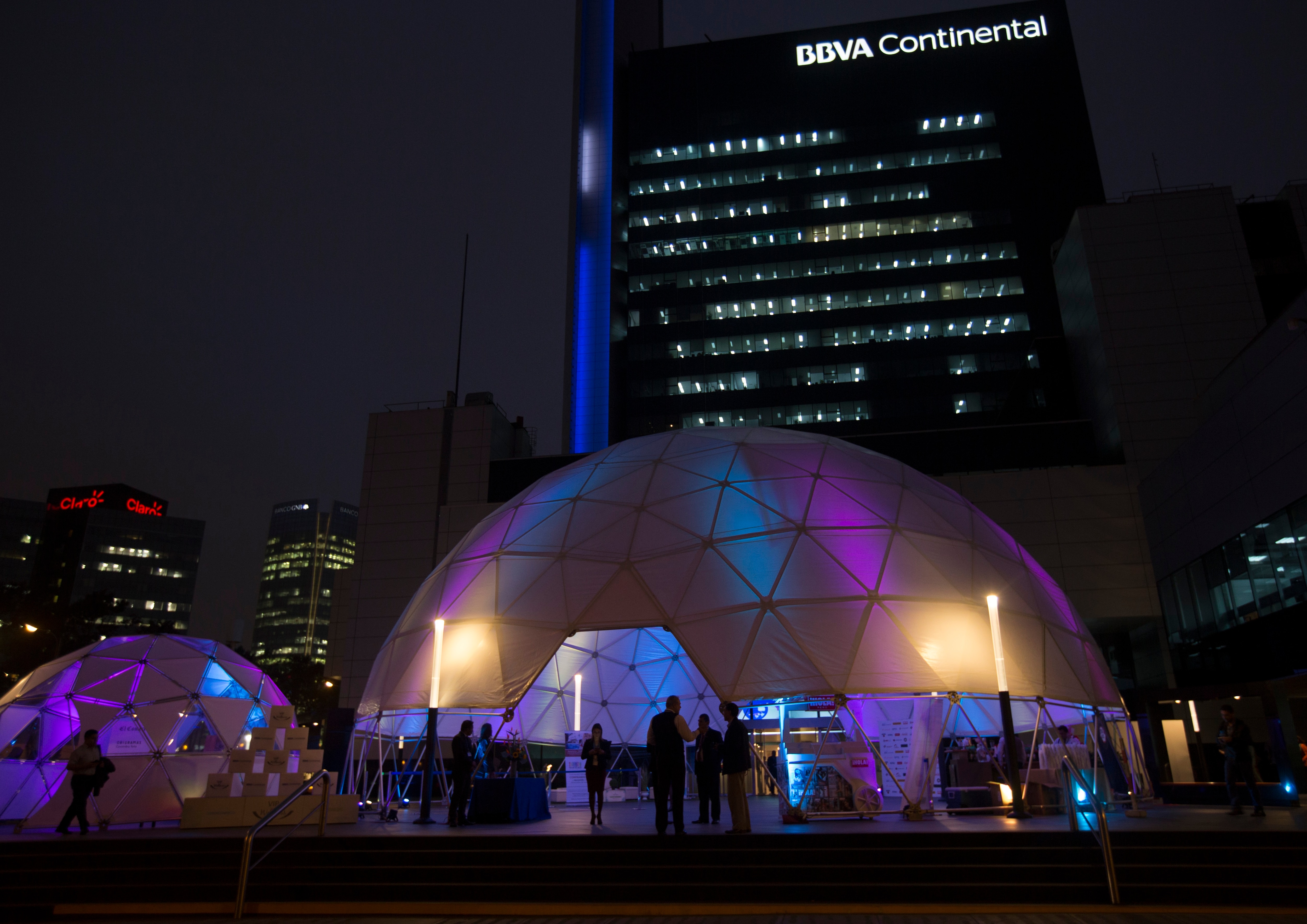 Sede central de BBVA Continental en Lima convertida en galería de arte. Fotografía de la sede de BBVA Continental convertida en galería de arte.