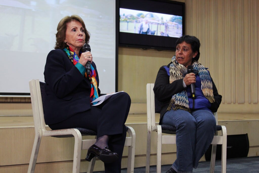 Maria Mercedes Gómez, presidente de Bancamía y Astrid Orjuela, beneficiaria de la entidad en Colombia Presidente de Bancamía y empresaria beneficiaria de Bancamia