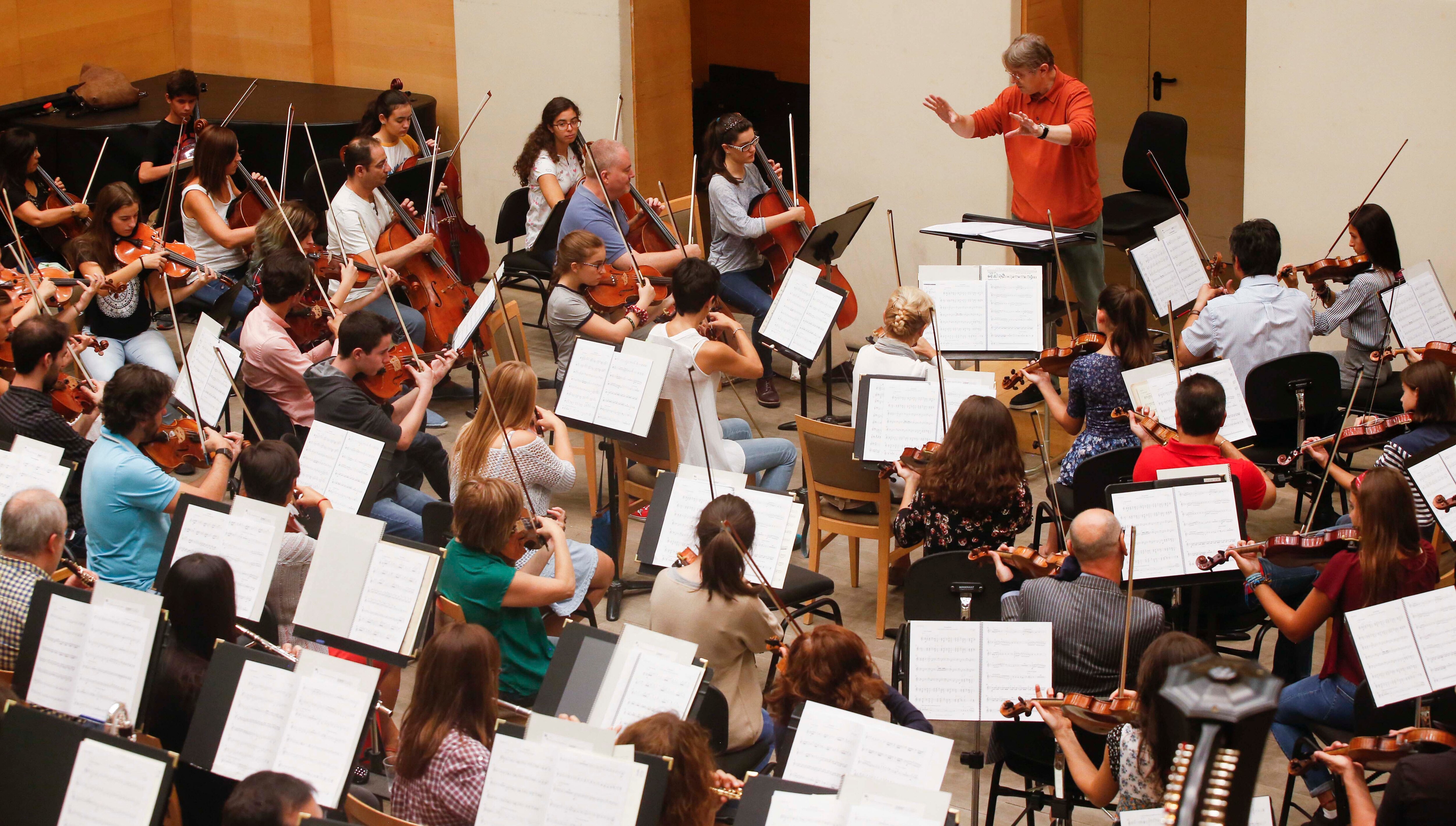 Ensayo conjunto de la ORCAM y la Camerata juvenil. KIKE PARA. Fotografía de Ensayo conjunto de la ORCAM y la Camerata juvenil. KIKE PARA.