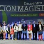 S.M. la Reina, acompañada por el presidente de BBVA, Francisco González, y el presidente de la FAD, Ignacio Bayón, ha entregado hoy los Premios a la Acción Magistral 2016