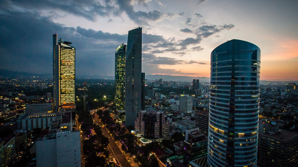 © MARÍA DOLORES ROBLES MARTÍNEZ GÓMEZ-TORRE BBVA BANCOMER PANORAMICA ATARDECER EDIFICIOS REFORMA © MARÍA DOLORES ROBLES MARTÍNEZ GÓMEZ-TORRE BBVA BANCOMER PANORAMICA ATARDECER EDIFICIOS REFORMA
