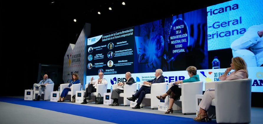 Fotografía de Panel El impacto de la cuarta revolución industrial en el futuro empresarial del XI Encuentro Empresarial Iberoamericano celebrado en Cartagena de Indias (Colombia).
