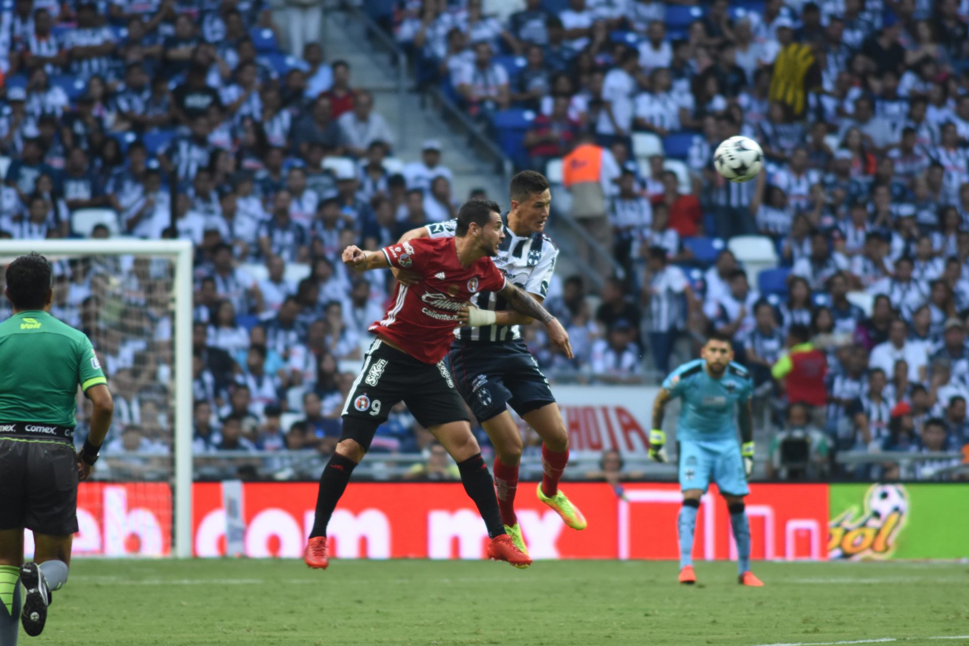 Fotografía de César Montes, central Rayados de Monterrey, Liga Bancomer MX