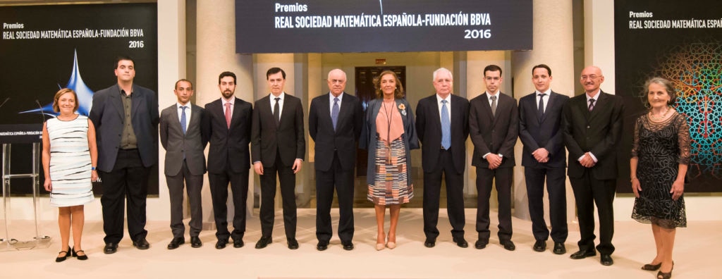 El presidente de BBVA, Francisco González, junto a los galardonados en los Premios Matematicas Vicent Caselles, en la Fundación BBVA Imagen de El presidente de BBVA, Francisco González, junto a los galardonados en los Premios Matematicas Vicent Caselles, en la Fundación BBVA