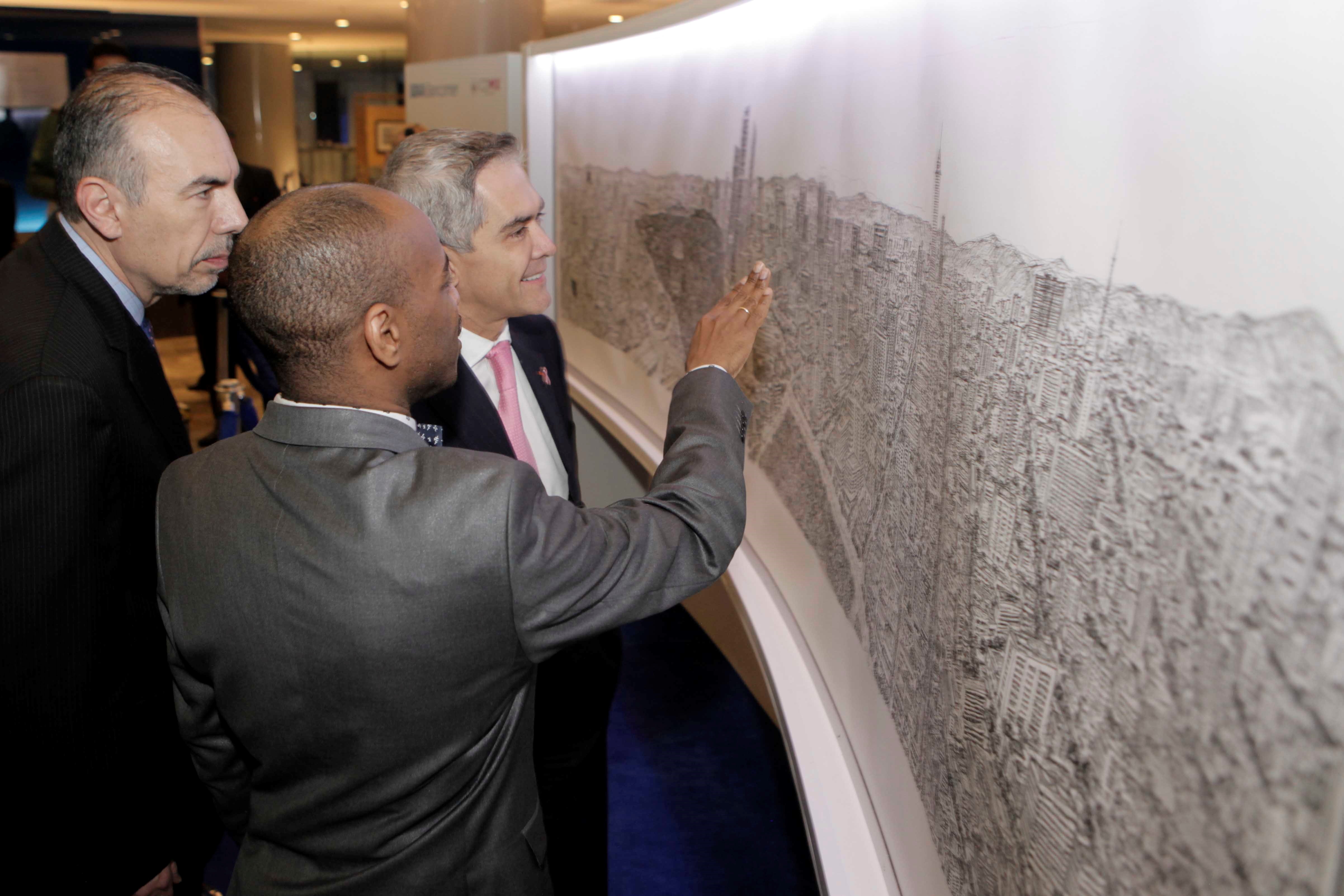 D. Rafael del Río Director General de Transformación de BBVA Bancomer, Stephen Wiltshire y el D. Miguel Ángel Mancera D. Rafael del Río Director General de Transformación de BBVA Bancomer, Stephen Wiltshire y el D. Miguel Ángel Mancera