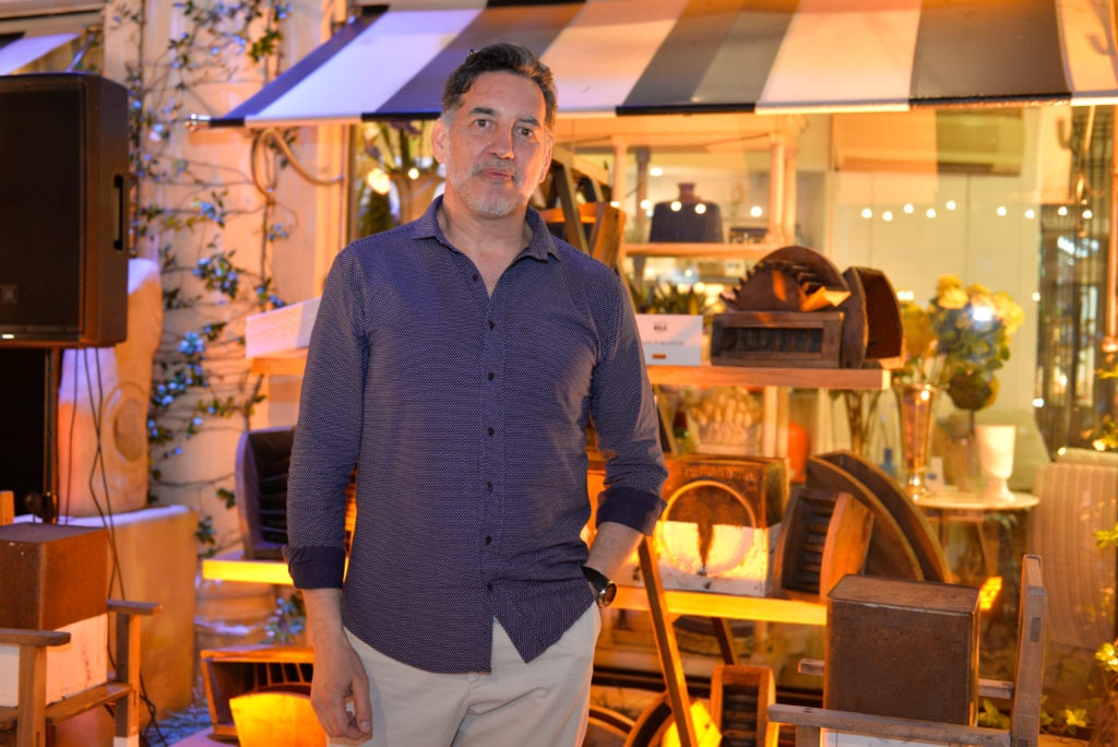 Artista paraguayo en Deco Walk Artista Félix Toranzos