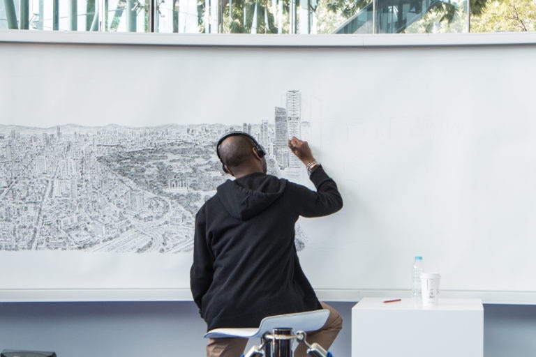 Stephen Wiltshire retratando la Torre Bancomer 5