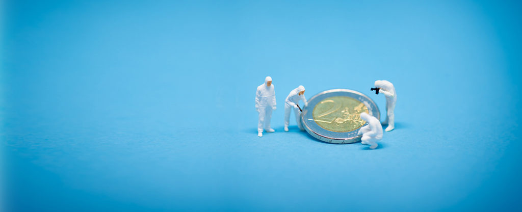 ¿Cuánto subirán las pensiones públicas en 2017? Recurso. Monedas, muñecos, 2€. ¿Cuánto subirán las pensiones públicas en 2017?