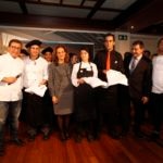 Fotografía de los hermanos Roca junto a los ganadores de las becas BBVA y Yolanda Martínez de la DT