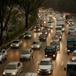 Fotografía de Automóviles transitando por una autopista