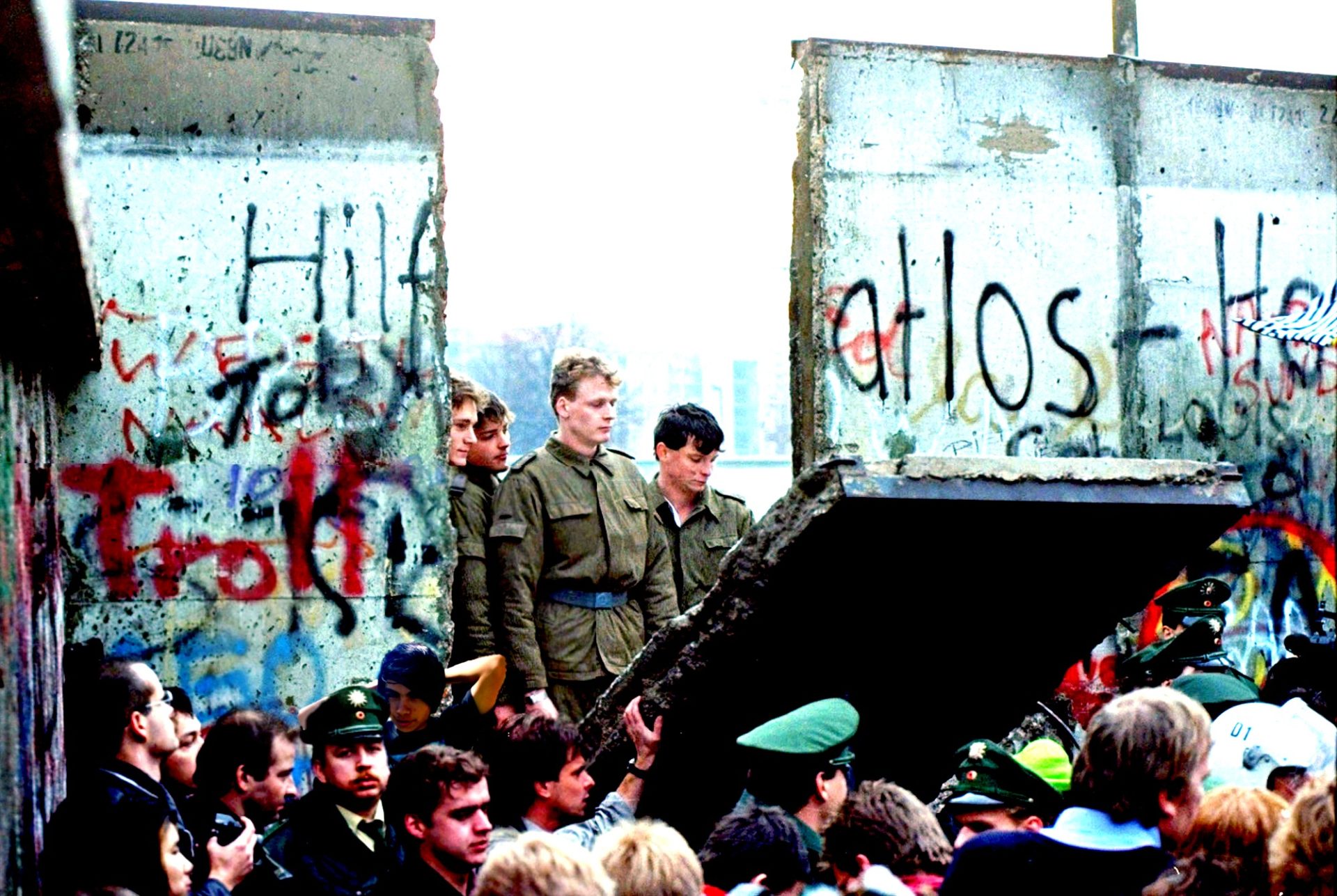 Resultado de imagen de muro de berlin cae"
