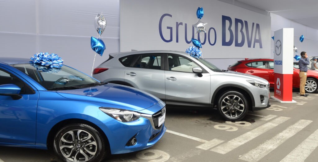 Nuevos modelos de vehículos se exhiben en la feria Expomotor que organiza BBVA Continental. Fotografías de autos en Expomotor, evento organizado por BBVA Continental.