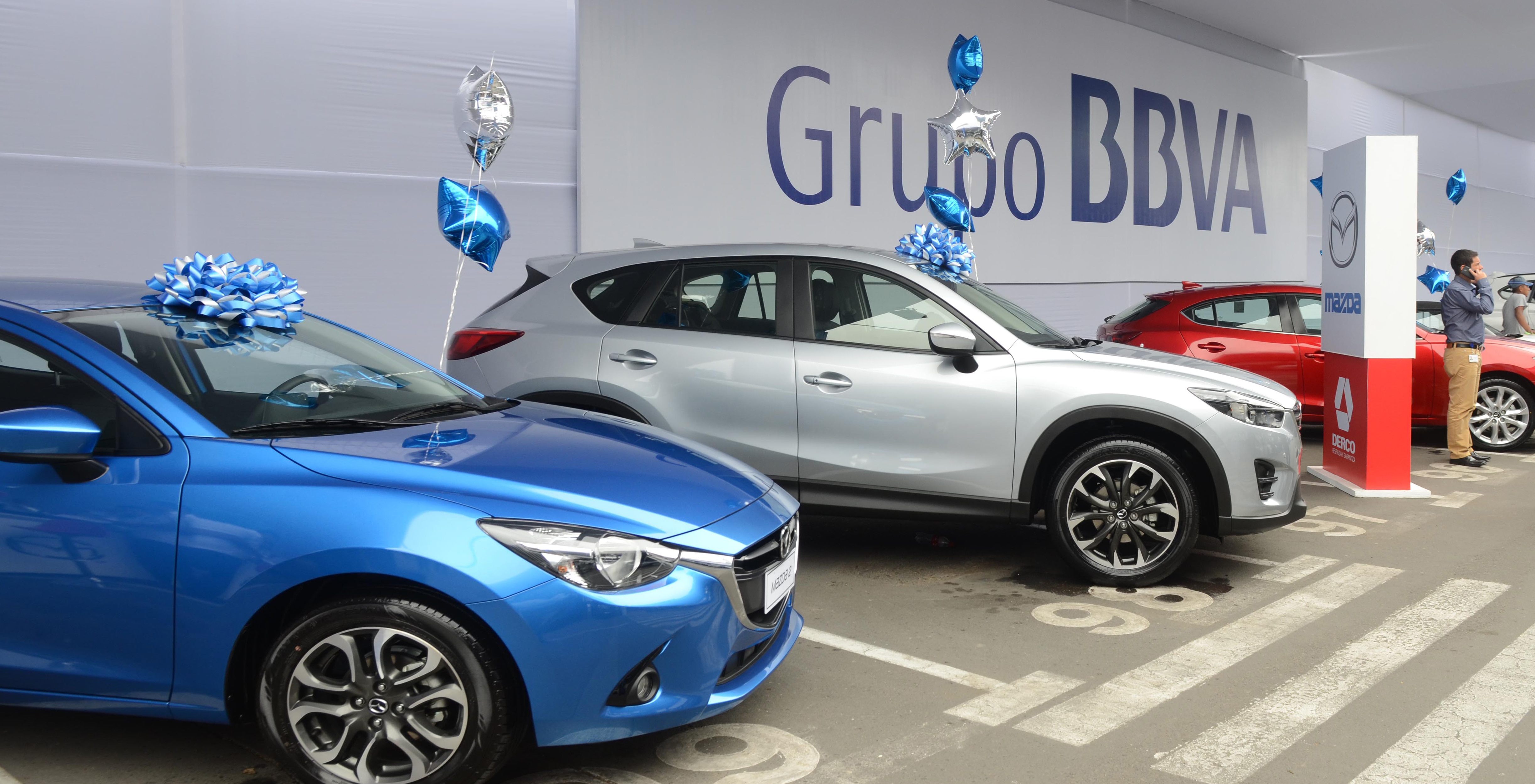 Nuevos modelos de vehículos se exhiben en la feria Expomotor que organiza BBVA Continental. Fotografías de autos en Expomotor, evento organizado por BBVA Continental.