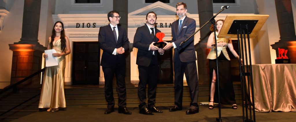 Jordi Roca recoge el Premio Cámara Española en Lima Jordi Roca recoge el Premio Cámara Española en Lima
