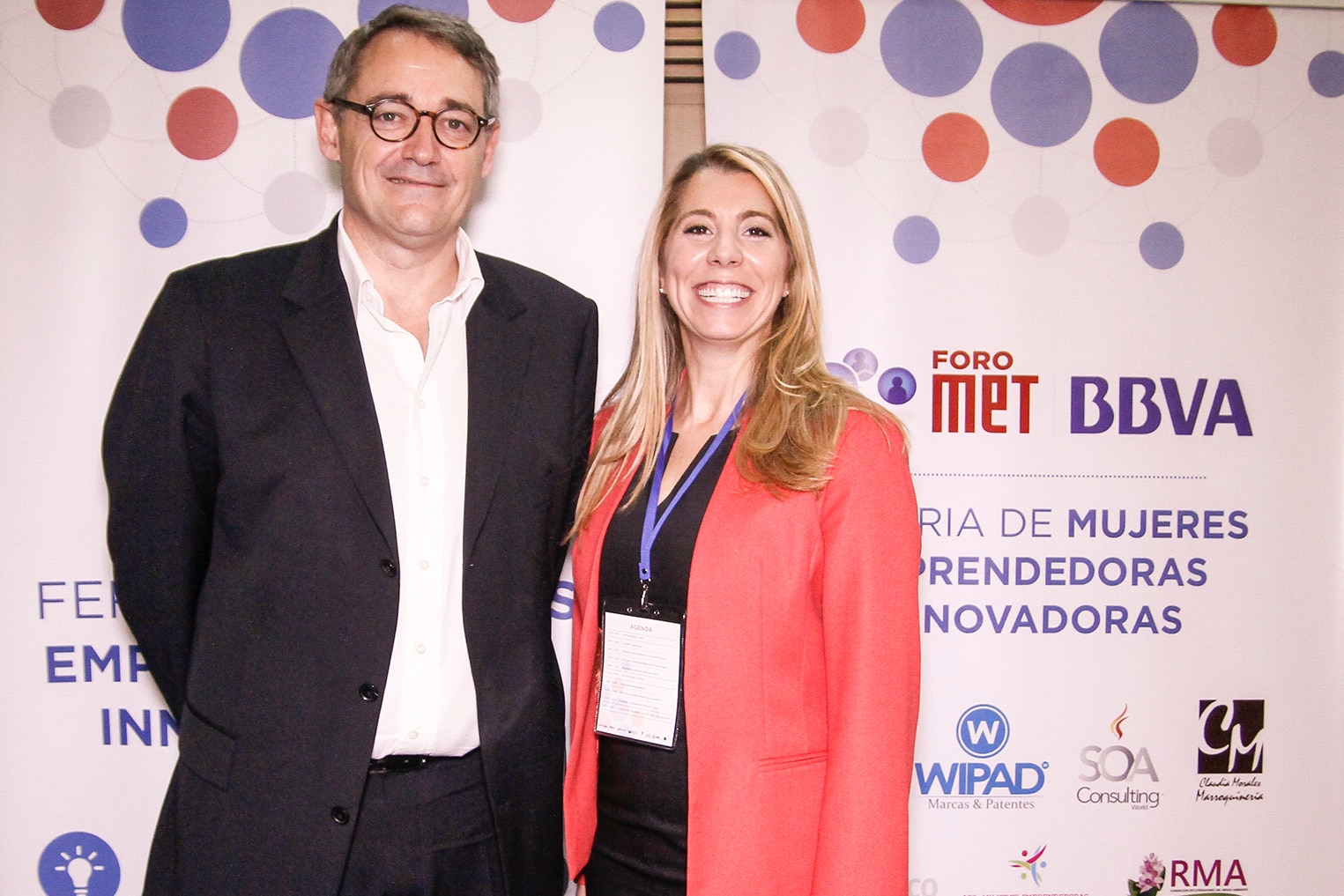 Oscar Cabrera, presidente de BBVA Colombia y Yanire Braña, presidente de Met Community en el foro MET - BBVA OSCAR CABRERA FORO MET BBVA
