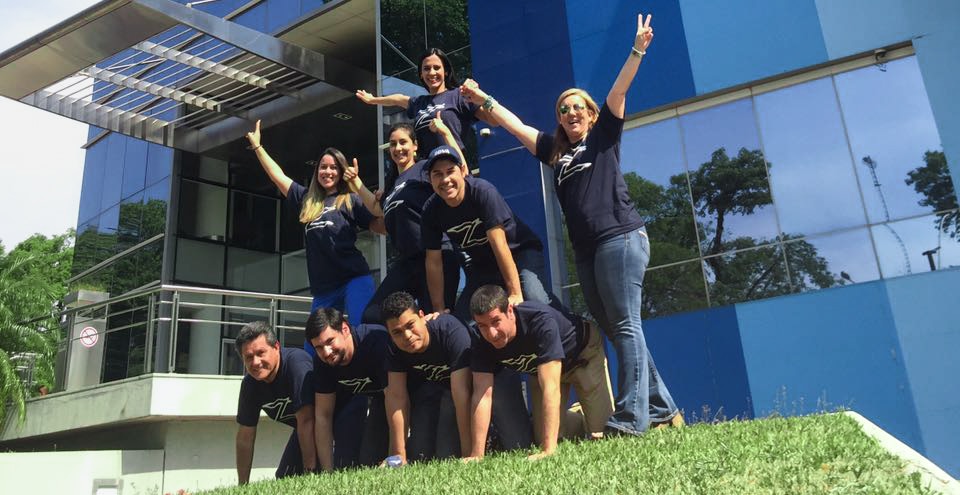 Pirámide humana en BBVA Paraguay Equipo Z Desafío interno BBVA Paraguay