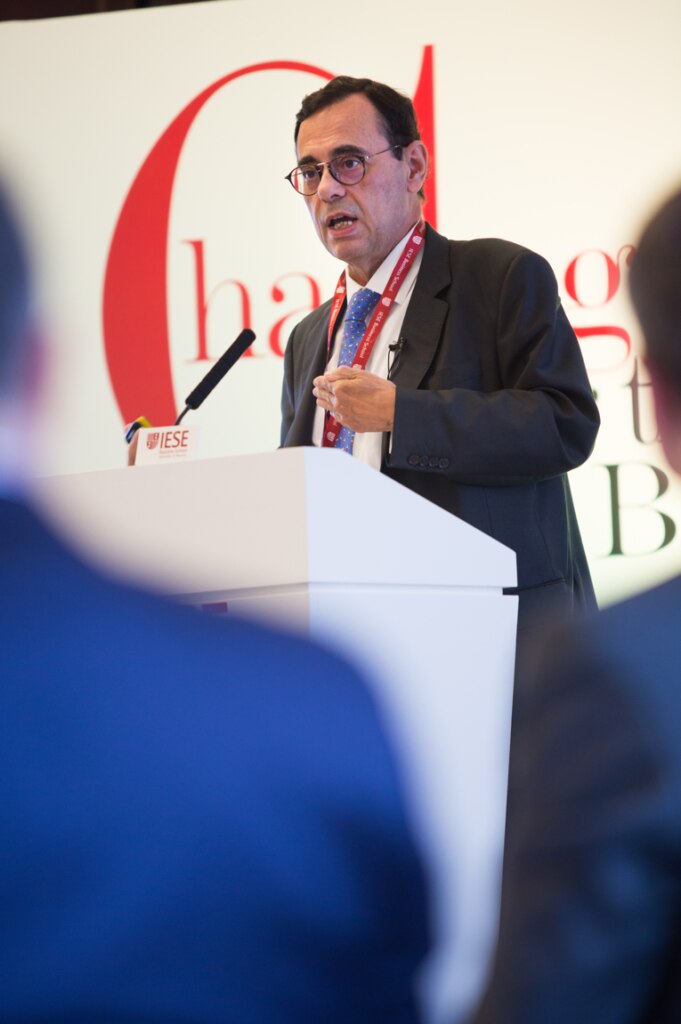 Jaime Caruana, director general del Banco Internacional de Pagos