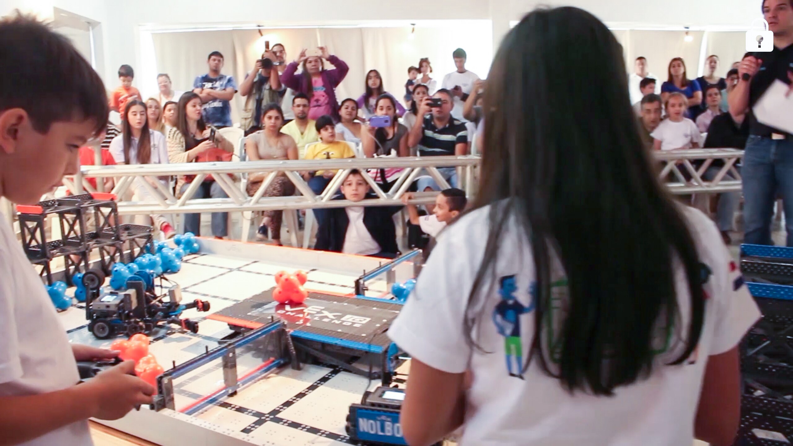 Niños en competencia de Robótica Paraguay Liga Nacional de Robótica Paraguay
