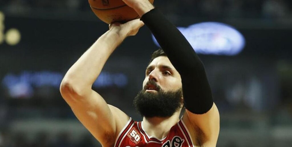 Mirotic, jugador de los Chicago Bulls Mirotic, jugador de los Chicago Bulls