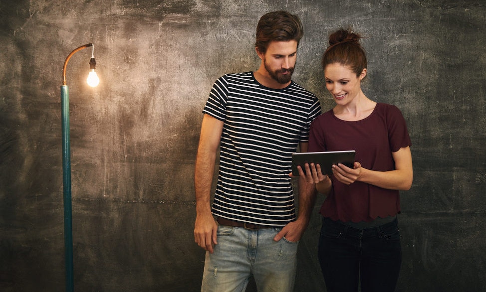 pareja tencologia fintech recurso