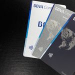 Fotografía de los modelos de tarjetas de crédito contactless de BBVA Continental.