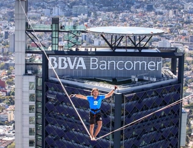 AlexanderSchulz rompiendo el record de Higline urbano eb la TorreBancomer AlexanderSchulz rompiendo el record de Higline urbano eb la TorreBancomer
