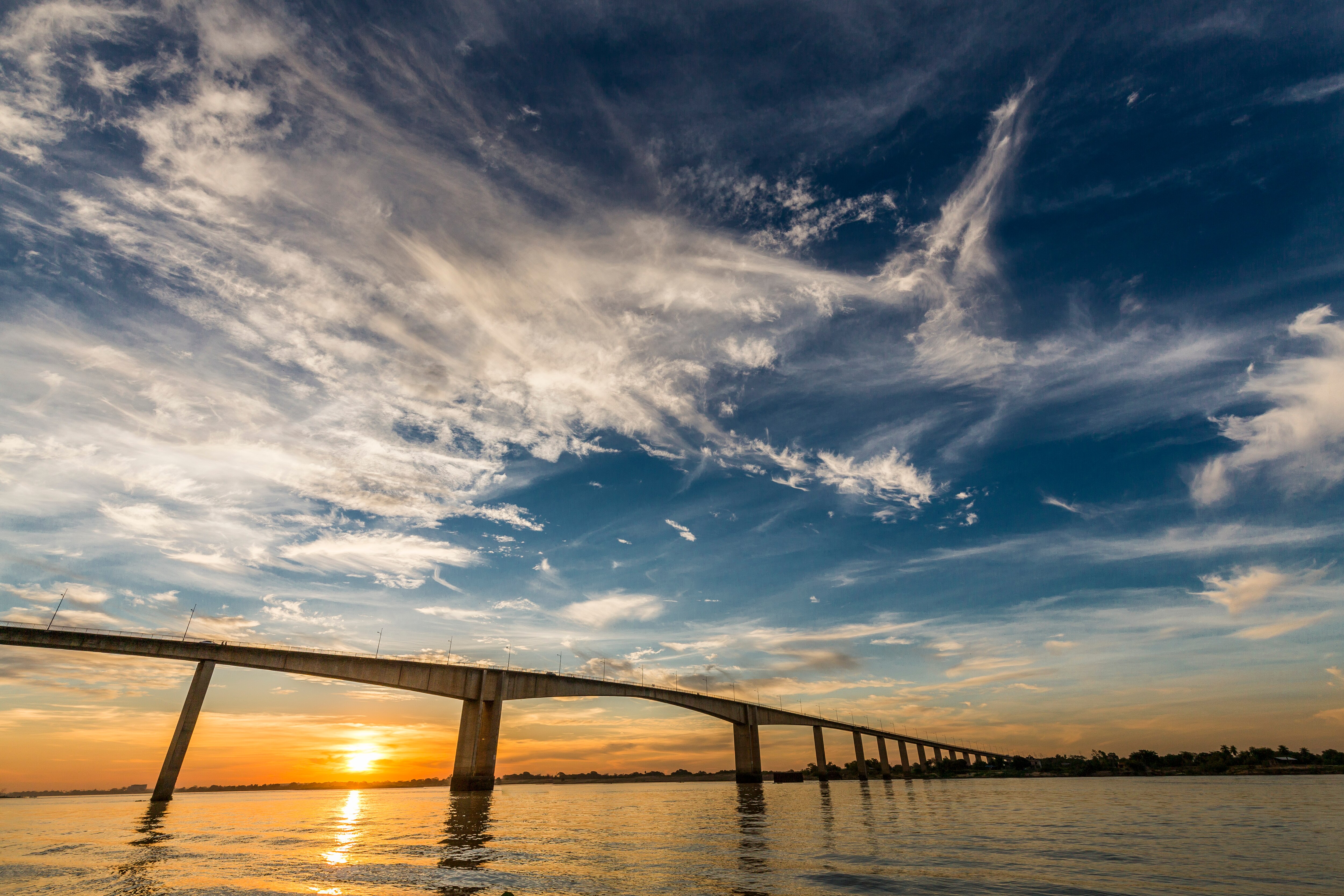 Puente cruzando un río en Paraguay Puente en Paraguay