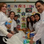 Fotografía de visita de voluntarios de BBVA al Hogar Santa Rita de Casia