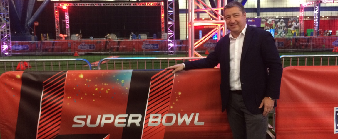BBVA Compass lleva a Houston a Joan Roca por la Super Bowl 2017