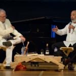 El escritor cubano, Leonardo Padura, en conversatorio con el colombiano Héctor Abad en el Hay Festival